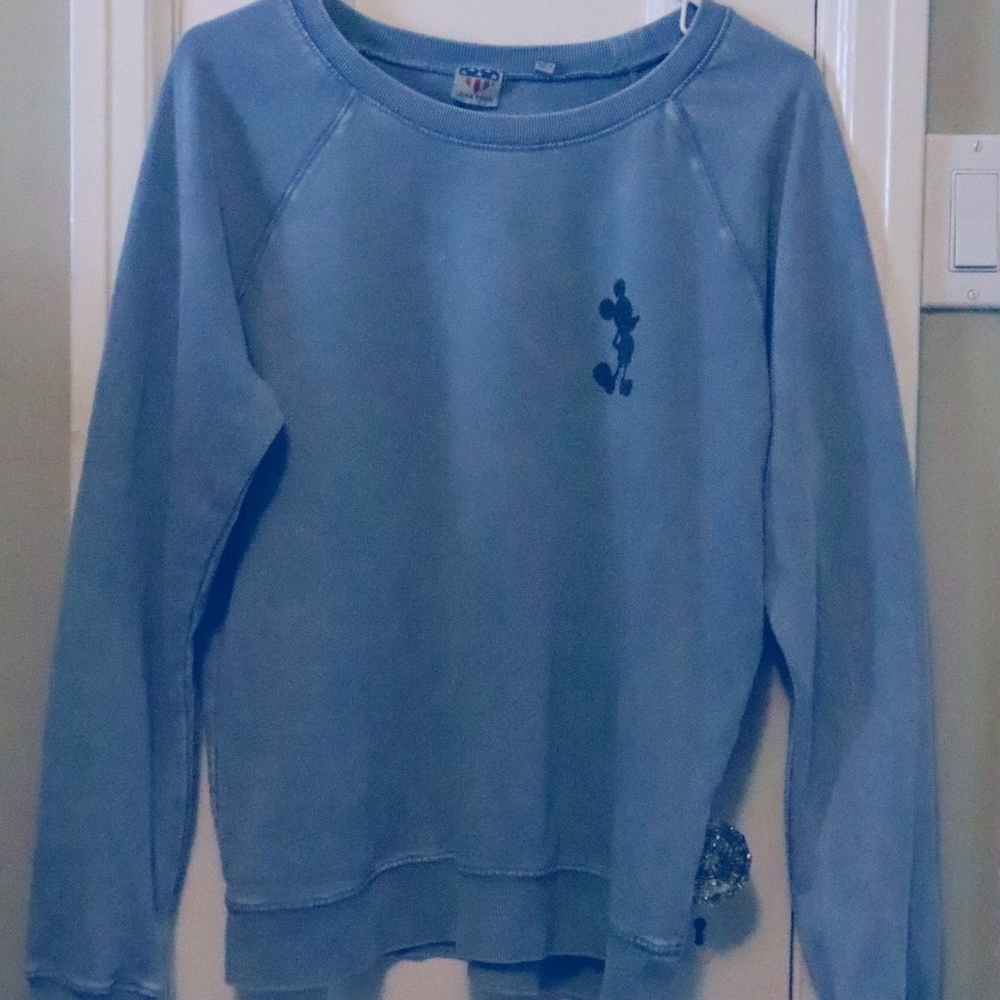 ⭐️LAST CHANCE!!⭐️Mickey silhouette soft sweatshirt
